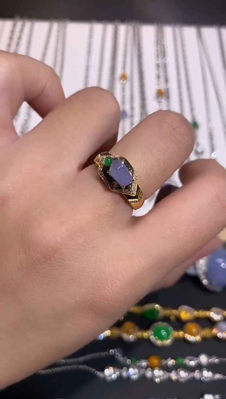 18K金镶嵌戒指翡翠戒指