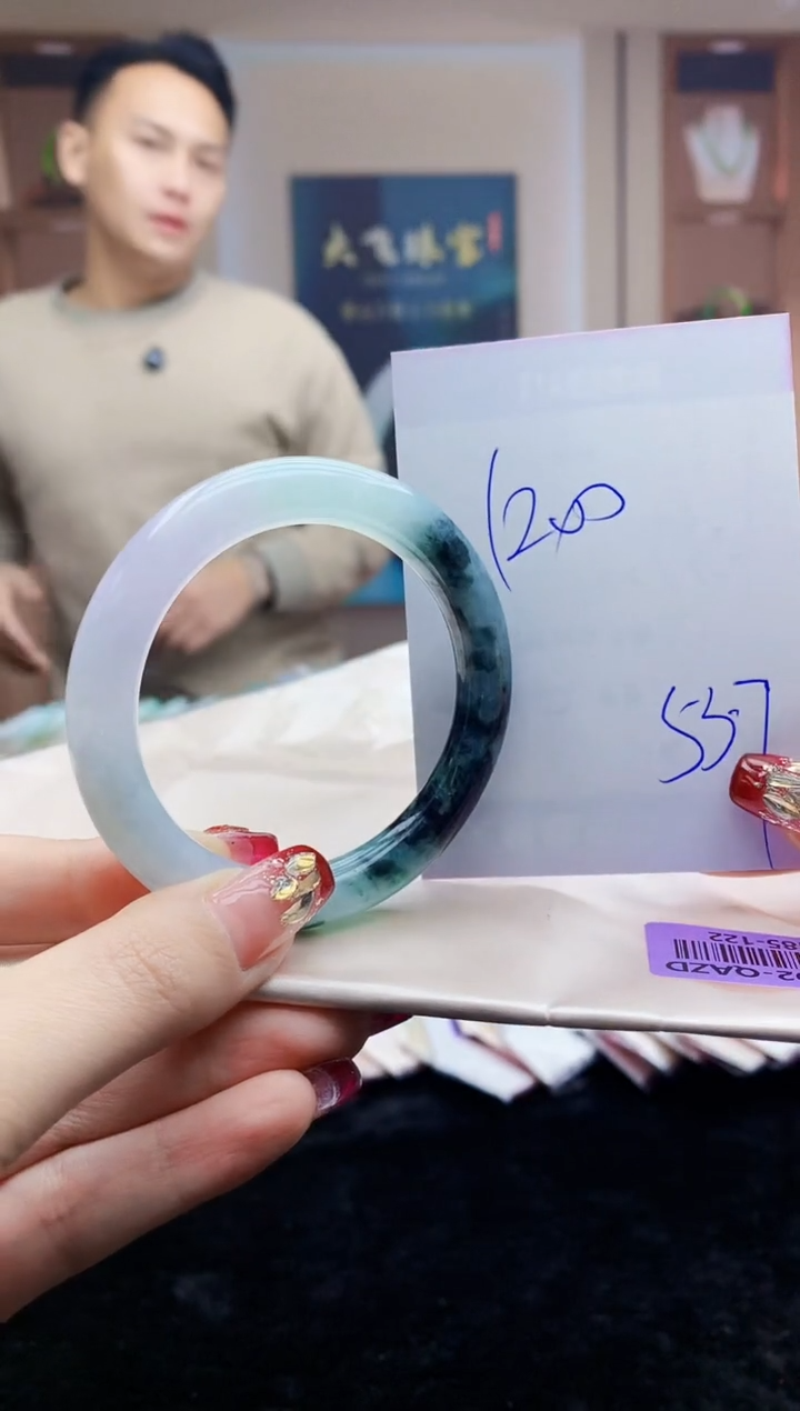 【闪购商品】翡翠手镯未镶嵌     H85-122