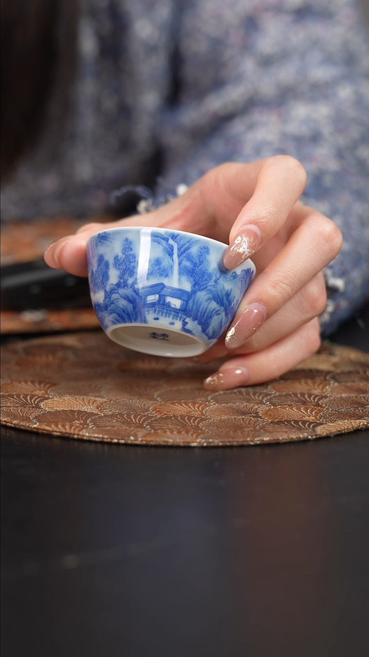 【闪购商品】杯看山柴窑青花山水