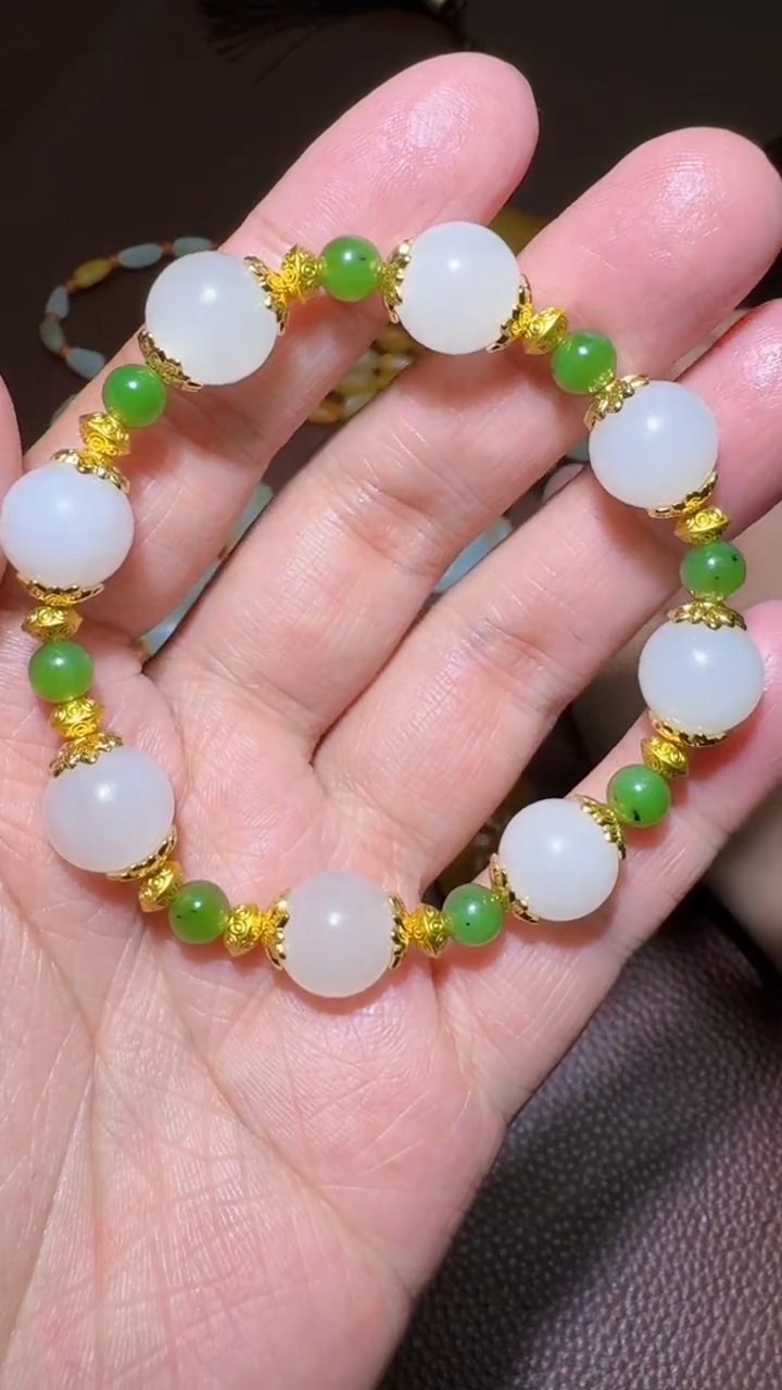 未镶嵌和田玉挂件孙*和田玉