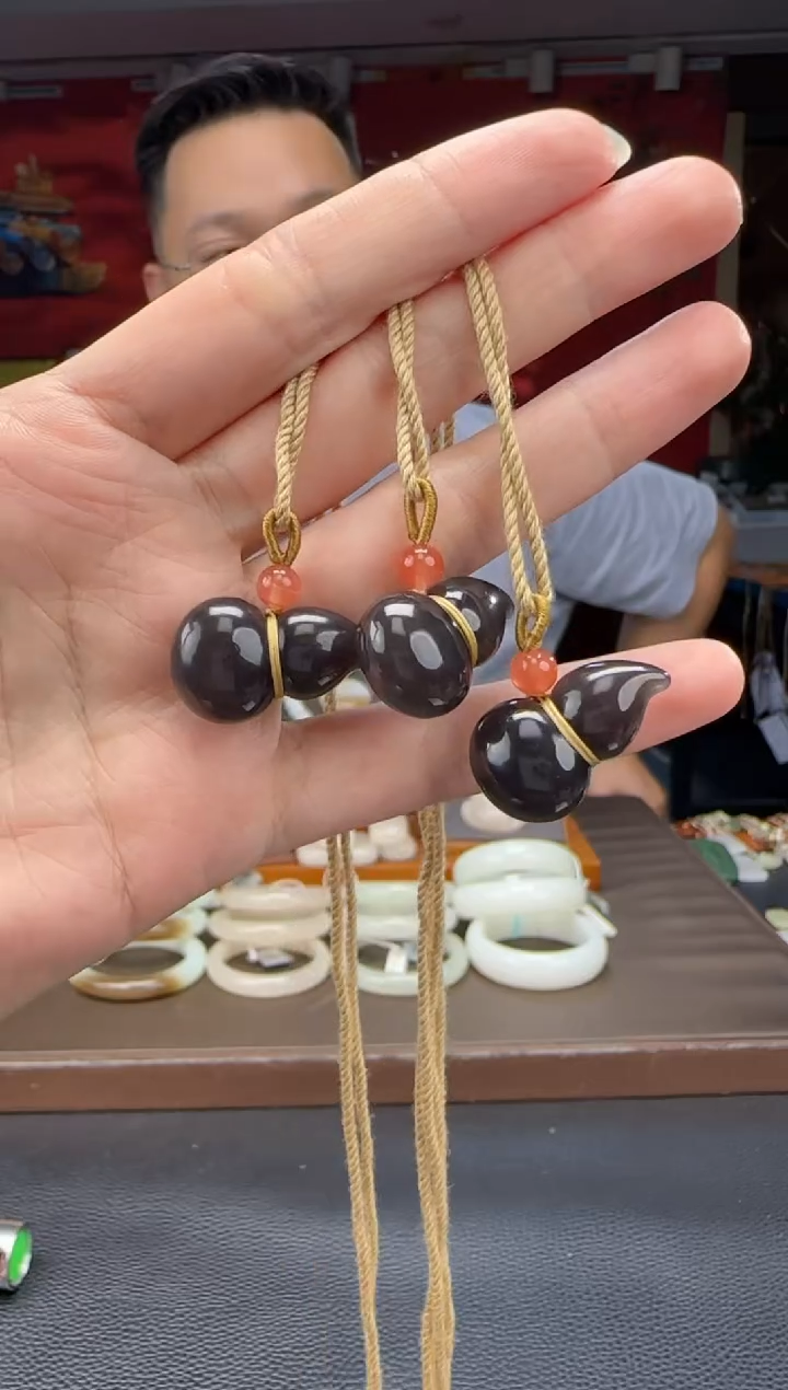 和田玉未镶嵌颈饰烟紫葫芦 多样性发货拍一发一