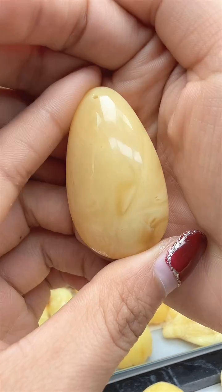 【闪购商品】琥珀裸石未镶嵌挂坠