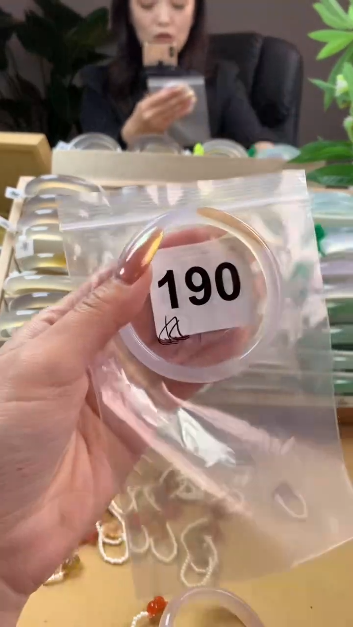 【闪购商品】玛瑙/玉髓手镯未镶嵌190