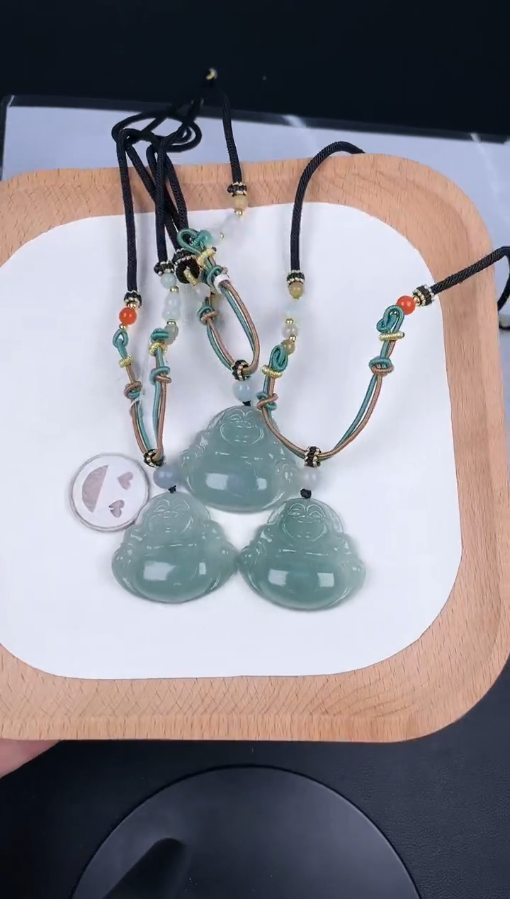 翡翠未镶嵌颈饰LC019翡翠冰绿中佛（多样性发其一）