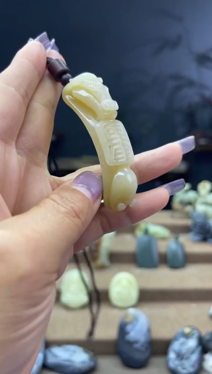 颈饰未镶嵌和田玉1