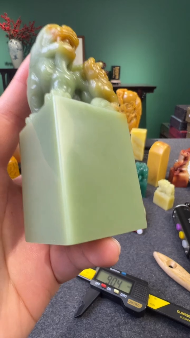 【闪购商品】寿山石艾叶绿瑞兽钮