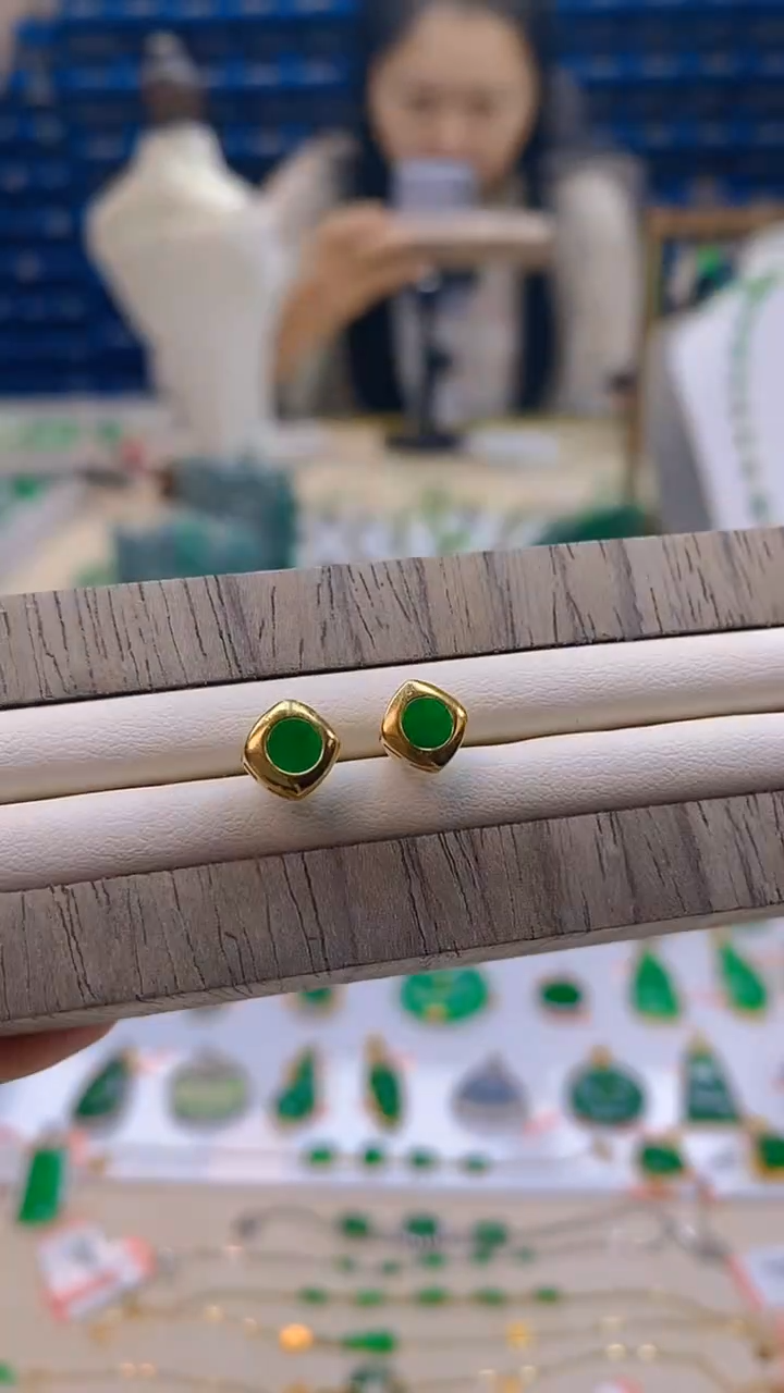 颈饰未镶嵌翡翠新号开播 全场乱卖