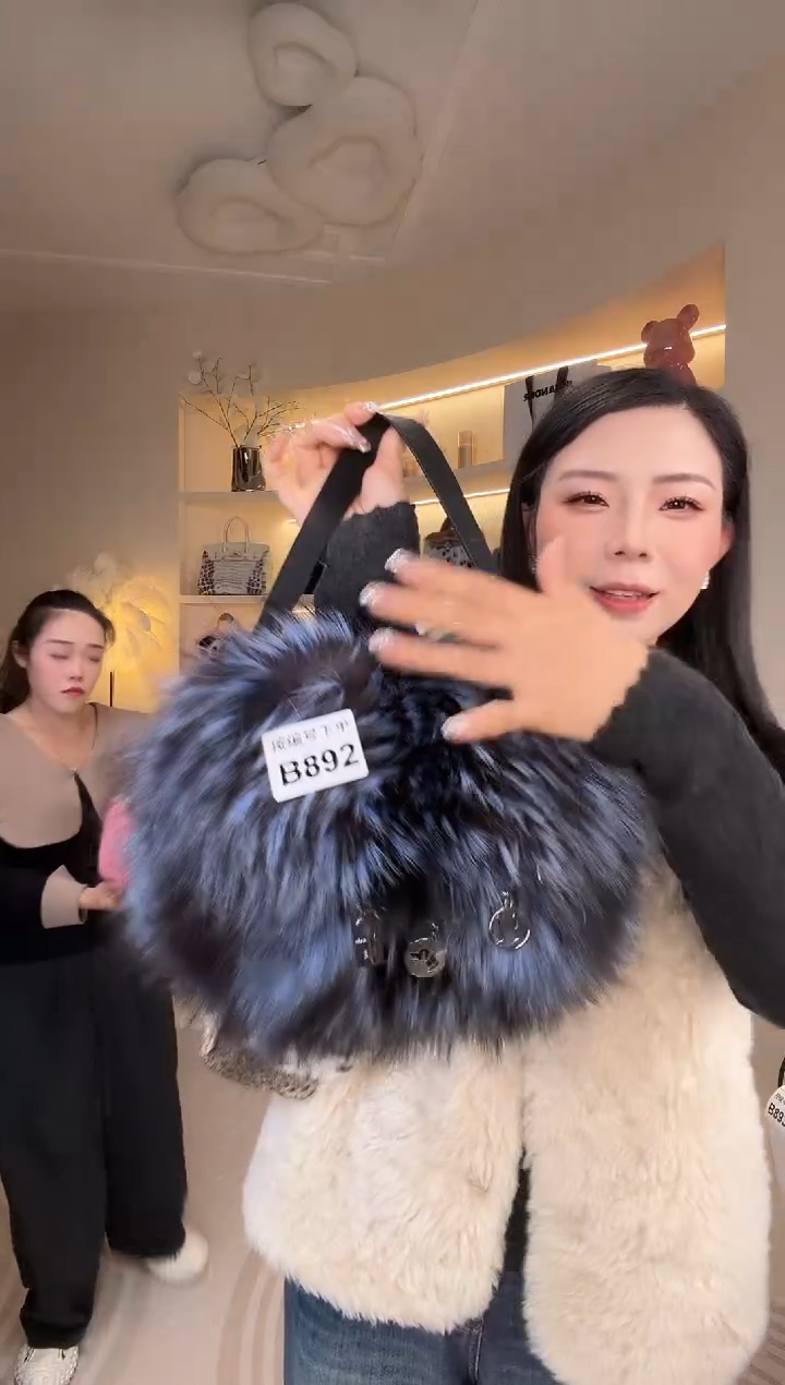 狐狸毛【闪购商品】女包B892