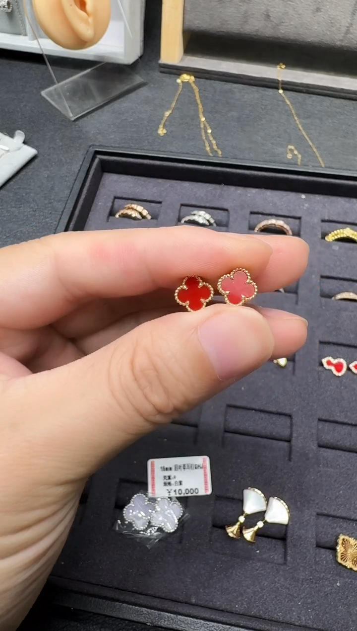 18K金镶嵌耳钉玛瑙/玉髓 红色k黄，小号四叶草耳钉