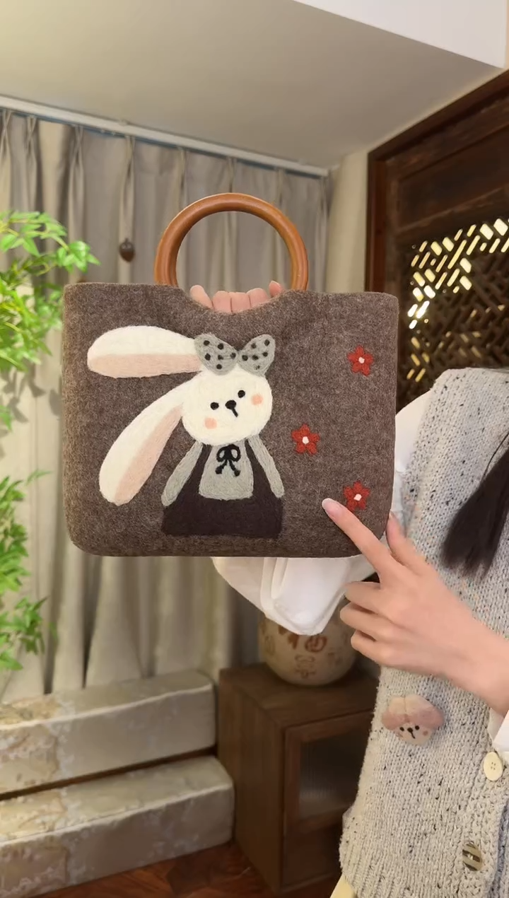 羊毛非遗纯手工包  圆木中托三花兔