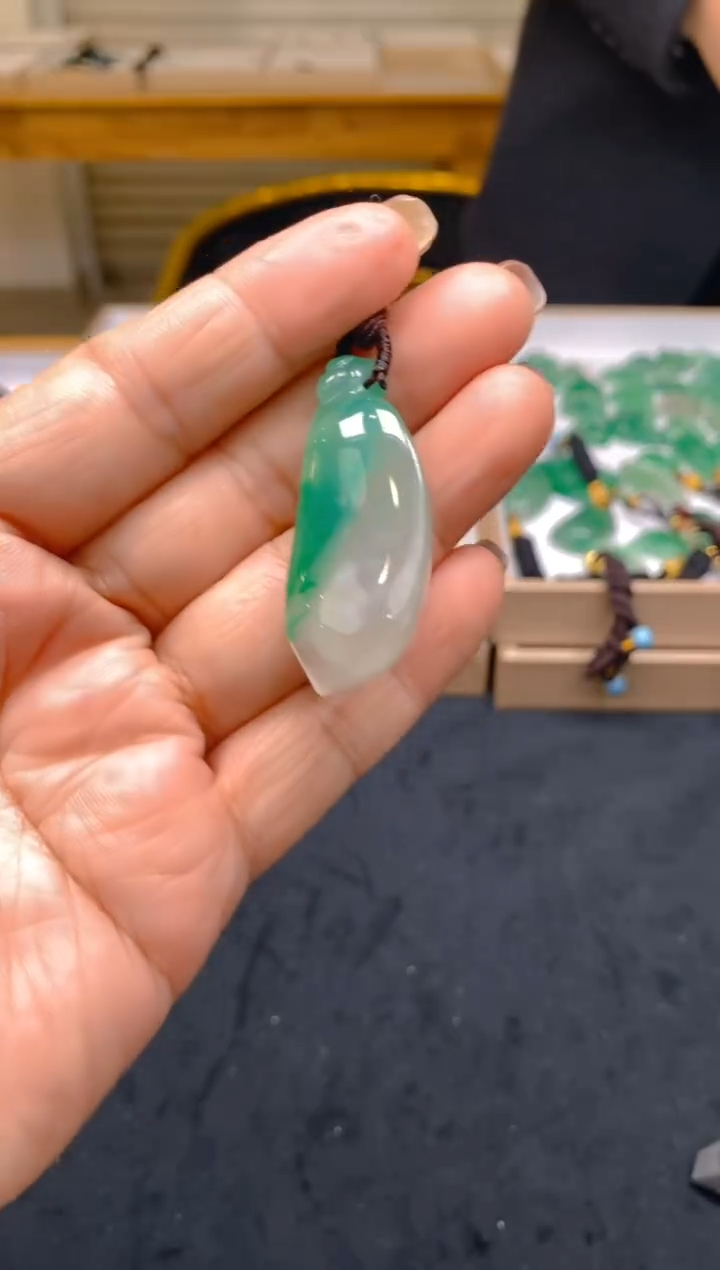 【闪购商品】石英质玉手链未镶嵌美人冰非洲翠031