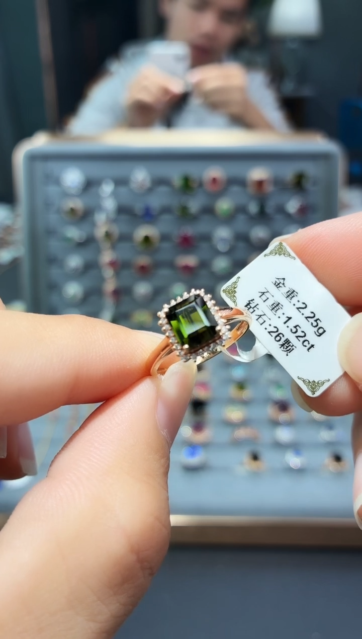 18K金镶嵌戒指碧玺1.52.