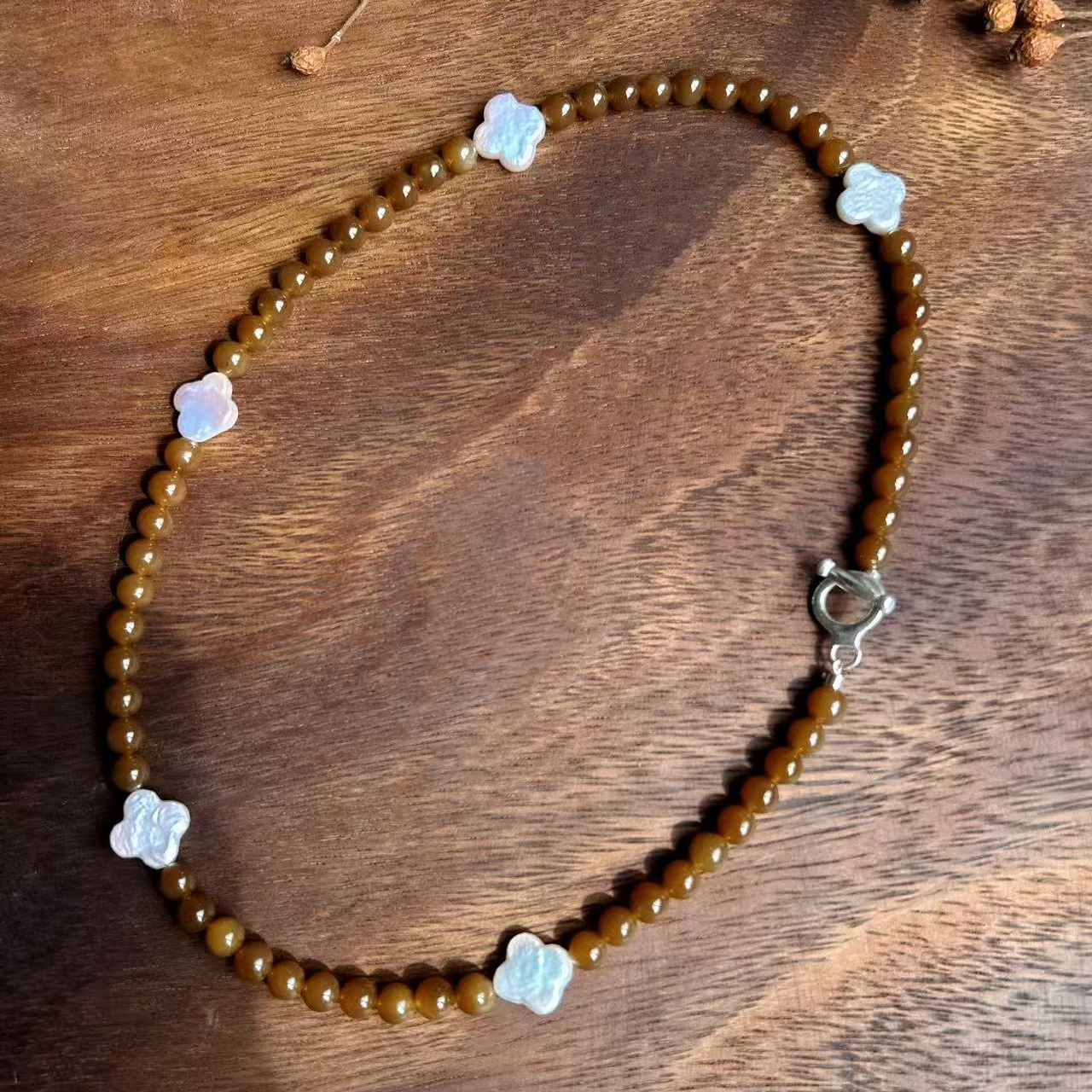 【焦糖玛奇朵】和田玉6mm新疆若羌料糖玉项链 四叶草淡水珍珠 925银