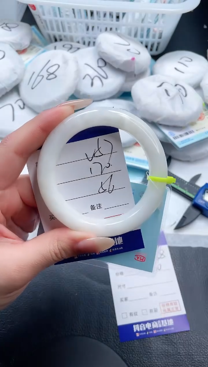 【闪购商品】和田玉手镯未镶嵌9V57-56