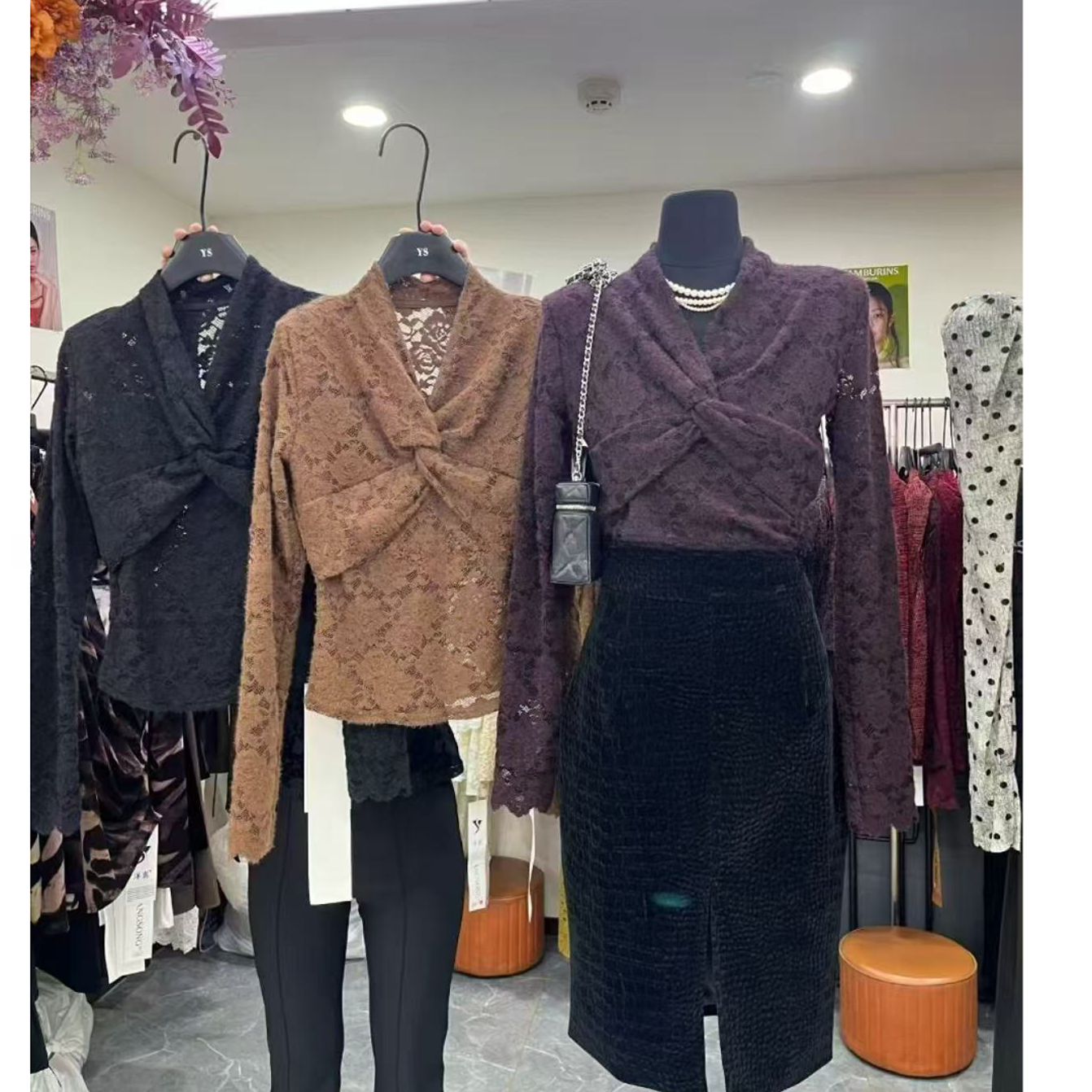 时尚显瘦开叉蕾丝上衣