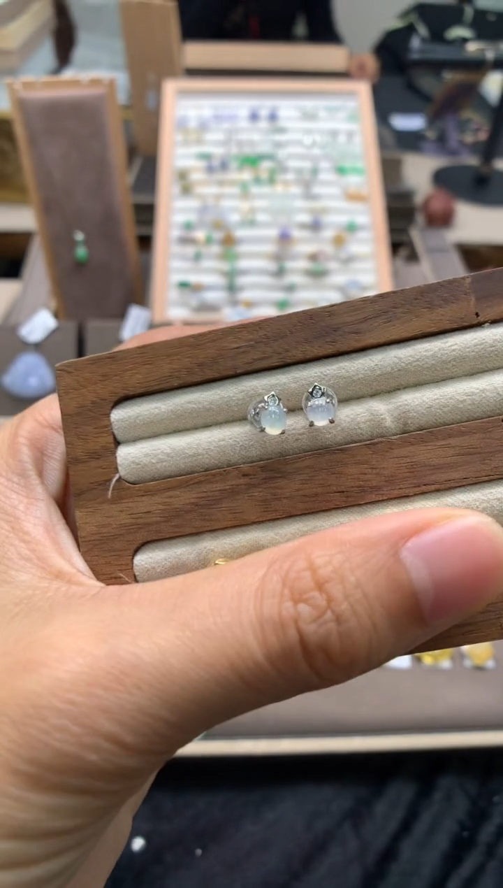 颈饰银S925镶嵌翡翠o***i耳钉