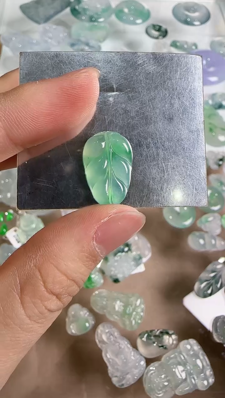 【闪购商品】翡翠吊坠(不含链)未镶嵌··