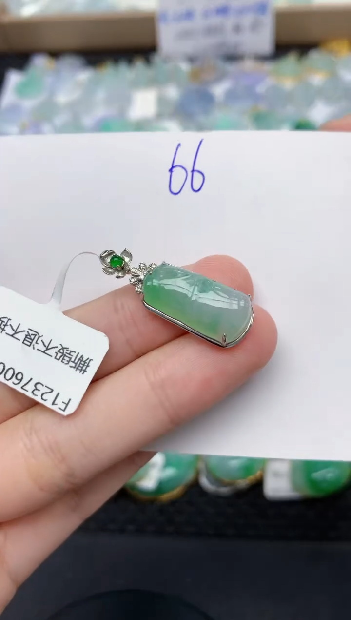 翡翠18K金镶嵌颈饰天然缅甸A货翡翠
