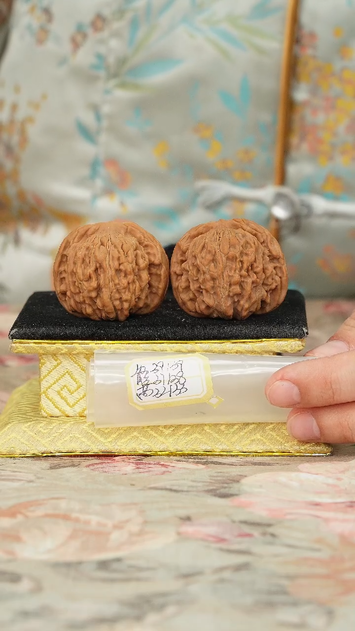 【闪购商品】文玩核桃把件一代楼