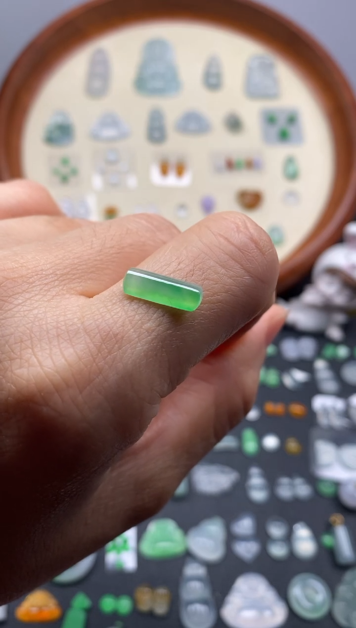 颈饰未镶嵌翡翠冰阳緑马安/芬