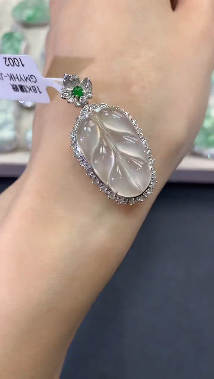 【闪购商品】翡翠吊坠(不含链)18K金镶嵌q30       