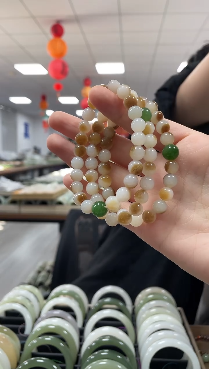 和田玉未镶嵌颈饰糖色卡8手串一条多样性发货一件