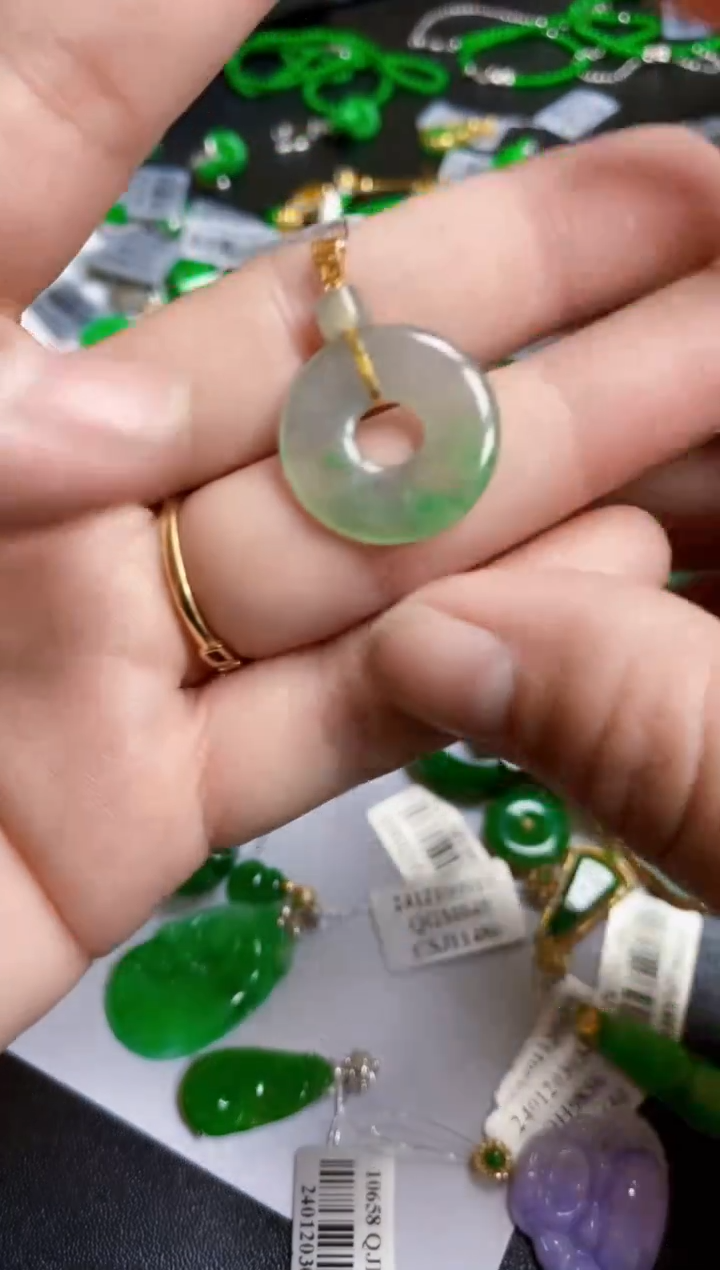 【闪购商品】翡翠颈饰18K金镶嵌吊坠