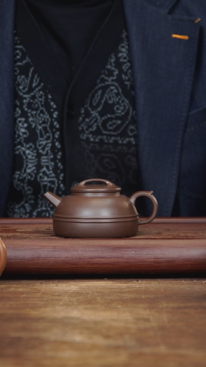 【闪购商品】紫砂茶壶180ml 线韵 紫泥