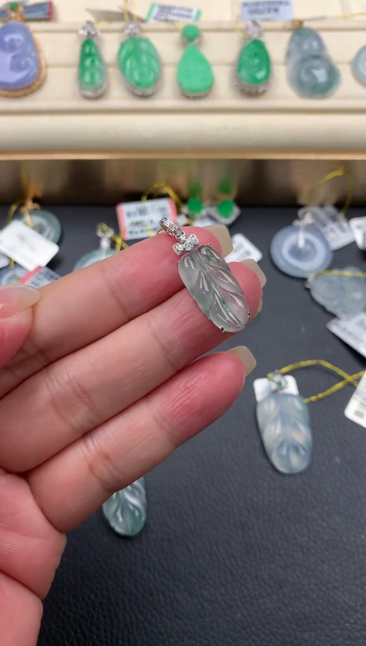 【闪购商品】翡翠颈饰18K金镶嵌Q697      