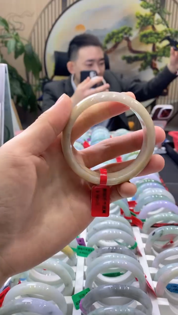 【闪购商品】翡翠手镯未镶嵌000015917