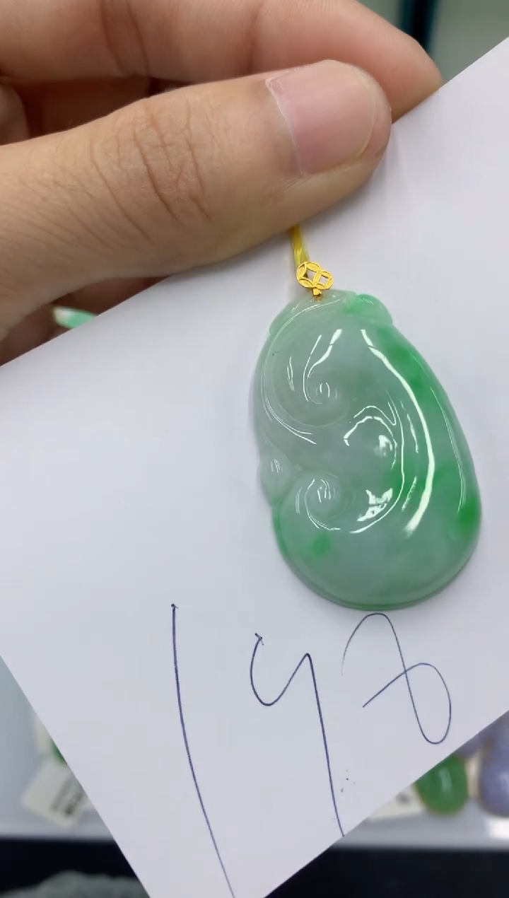 翡翠18K金镶嵌颈饰翡翠