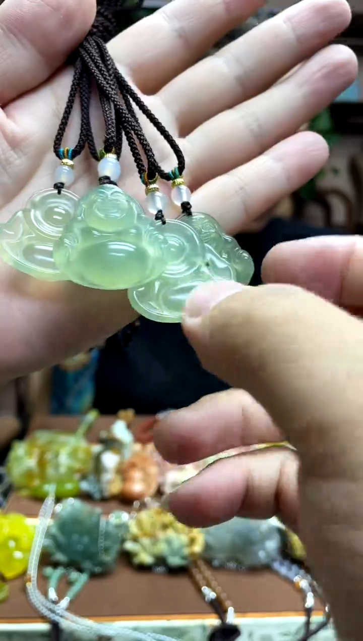 未镶嵌岫玉吊坠多样性发货发其中之一