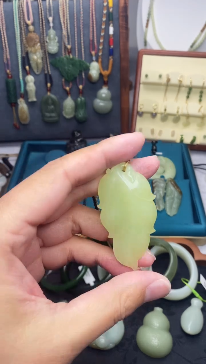 颈饰未镶嵌和田玉1