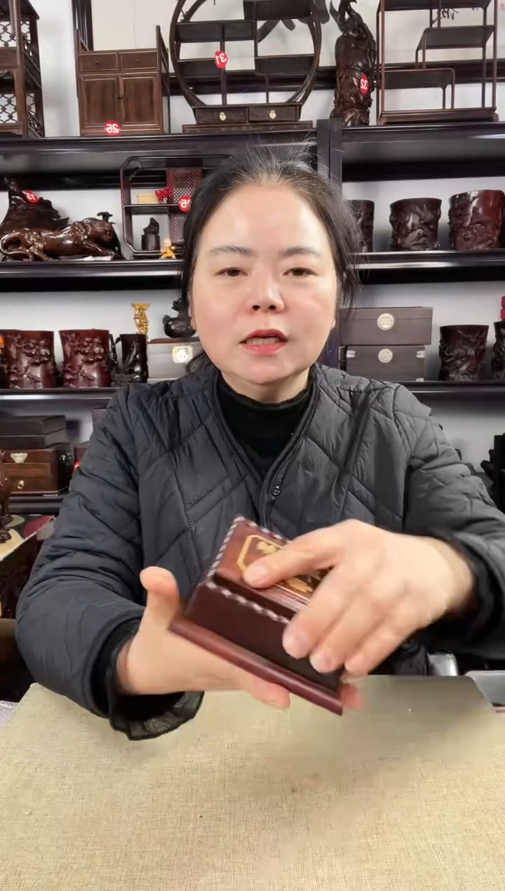木烟跳盒瑕疵老李红木工艺品