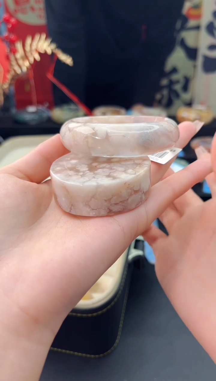 【闪购商品】石英质玉手镯未镶嵌赠送镯心（54圈口）