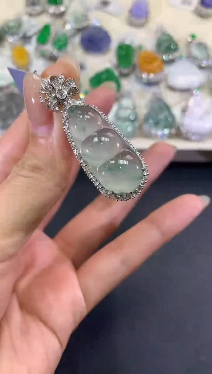 【闪购商品】翡翠吊坠(不含链)18K金镶嵌q210       