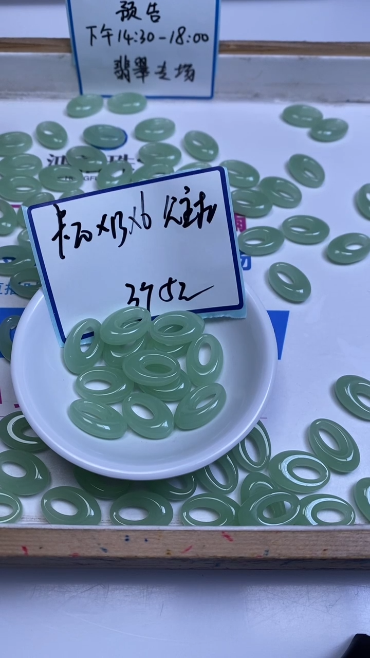 未镶嵌散珠玛瑙/玉髓M781 冰晴玛瑙 公主扣20*13*6mm3个5元