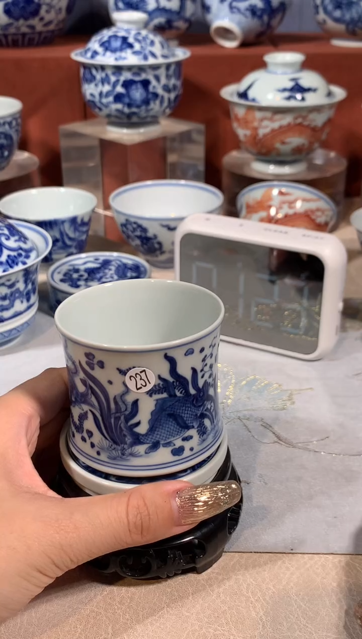 【闪购商品】摆件青花鱼藻转转杯啊