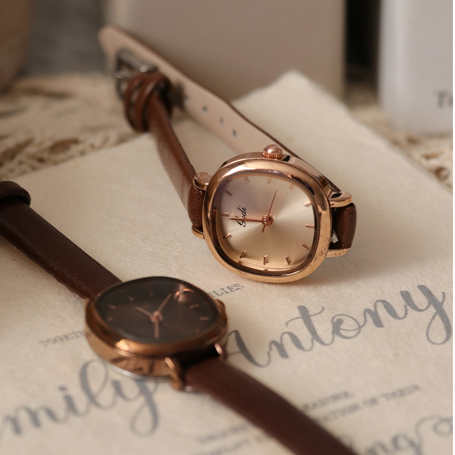 Rune鹿娜复古vatage百搭通勤ins小众真皮女士石英腕表防水手表