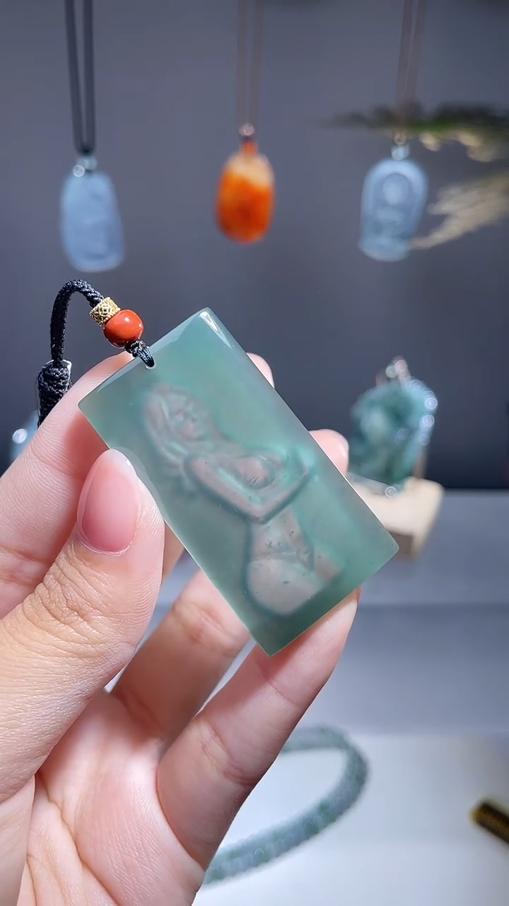 颈饰未镶嵌翡翠挂件