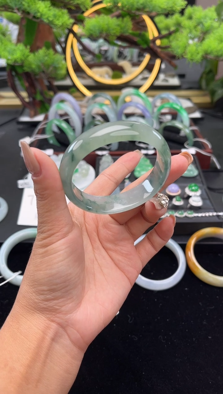 未镶嵌手镯翡翠手镯