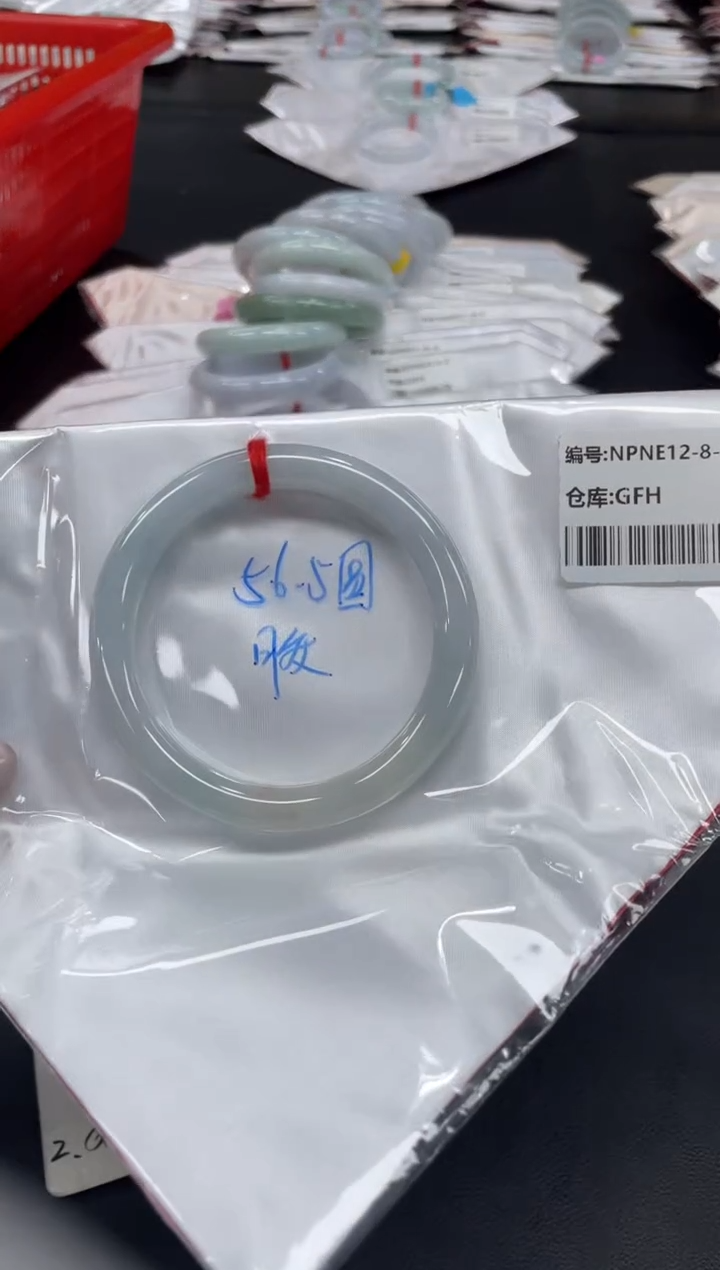 未镶嵌手镯翡翠翡翠手镯