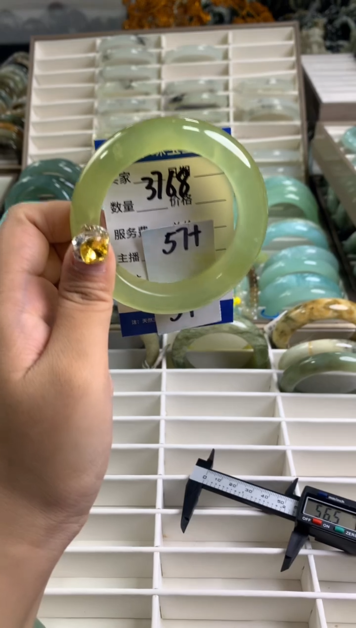 【闪购商品】蛇纹石玉手镯未镶嵌3768