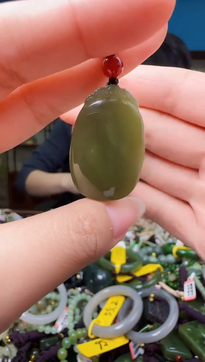 颈饰未镶嵌和田玉1