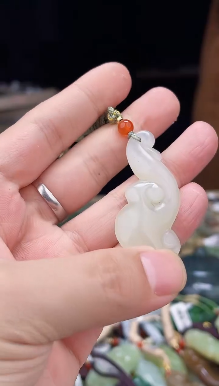 颈饰未镶嵌和田玉1