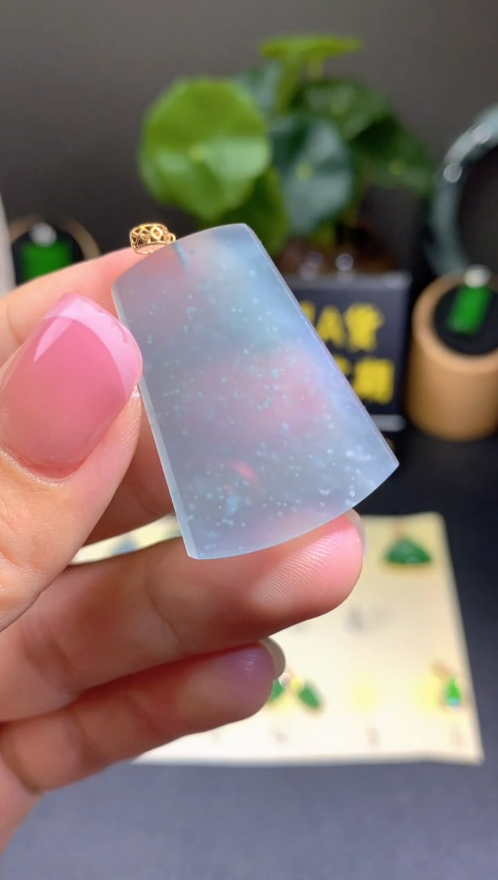 翡翠18K金镶嵌颈饰翡翠A货