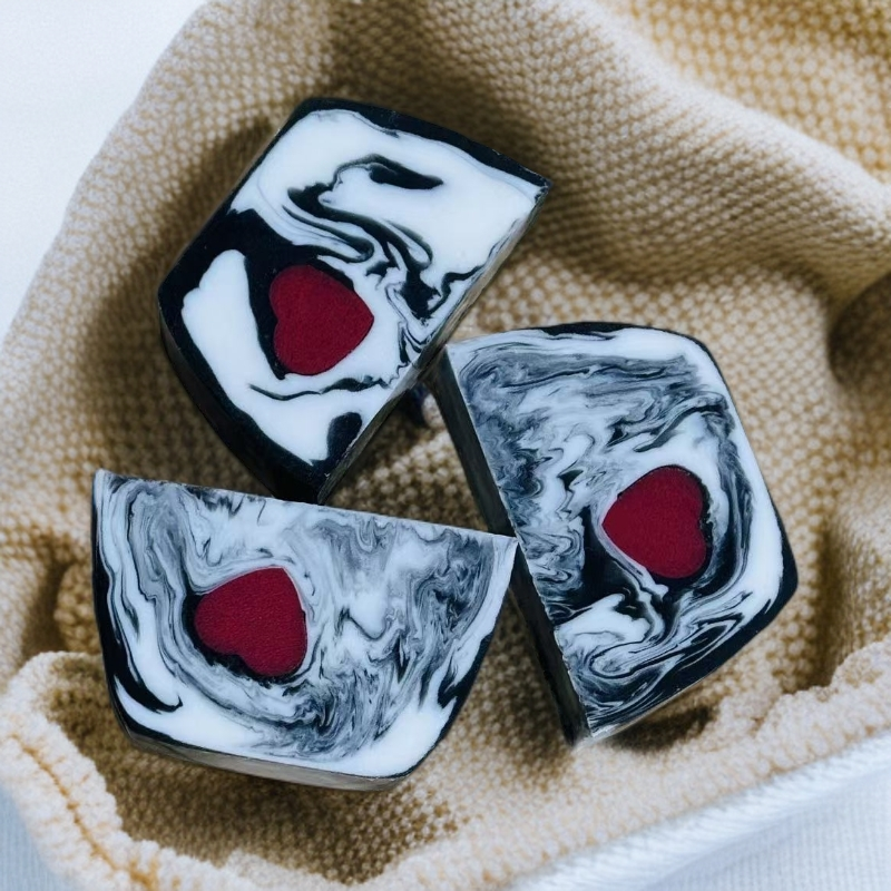  墨影红心精油皂