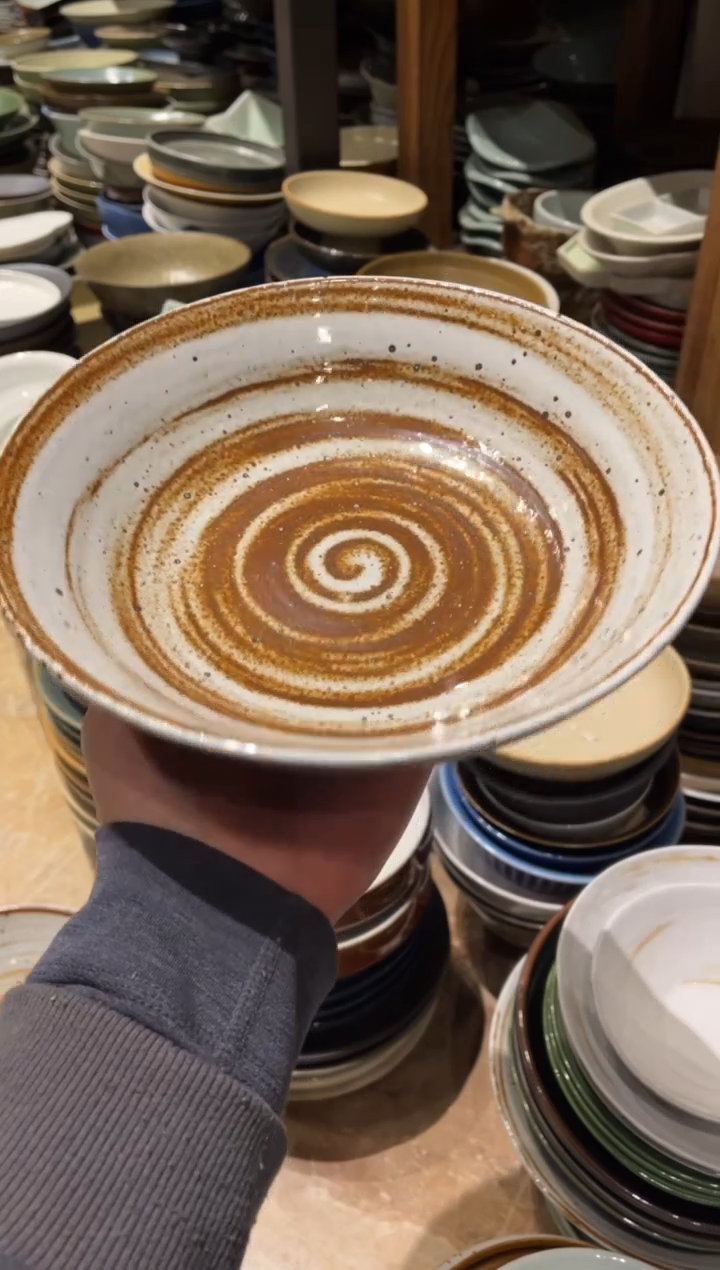 【闪购商品】瓷片196白麻点手刷釉菜盘1只