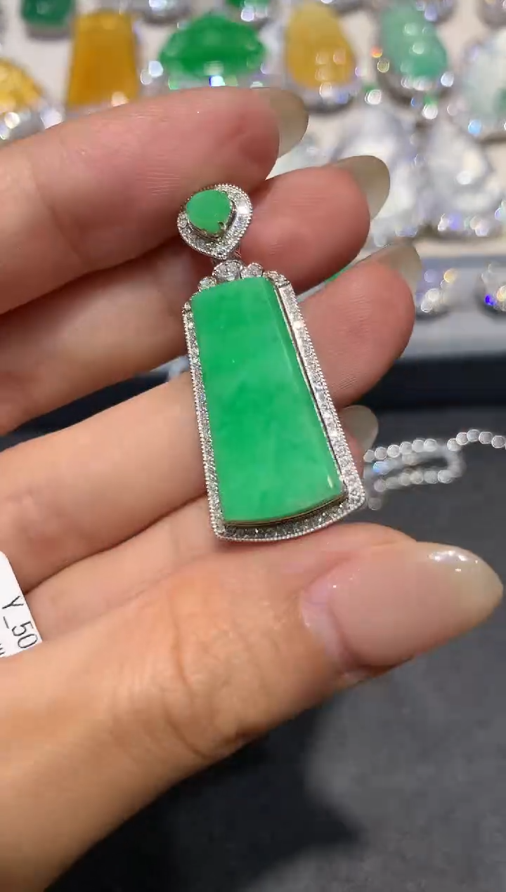 【闪购商品】翡翠吊坠(不含链)18K金镶嵌q311多样性一件发货