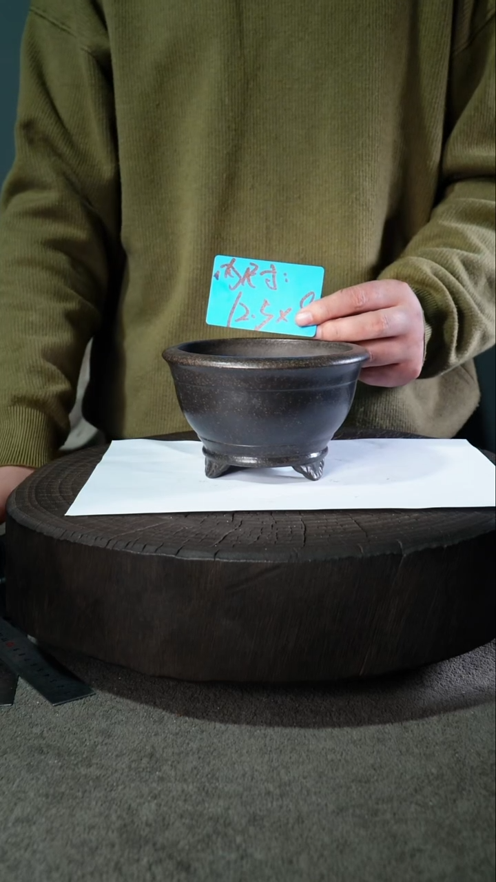 A宜兴紫砂小花盆